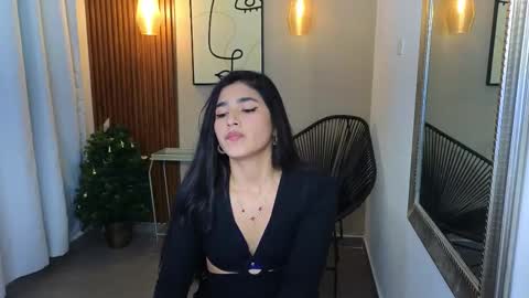 Snapshot of lia_mar_ chatting on 12.15.25 LIA online show from 12.15.25