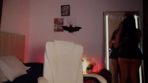 Lia  online show from 10.22.25