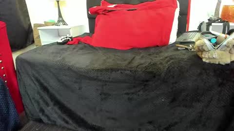 Snapshot of lia_taylorr1 chatting on 02.10.25 Lia Taylor online show from 02.10.25