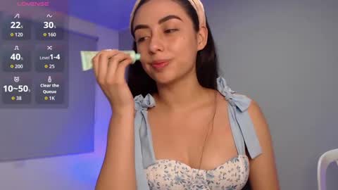 Snapshot of liaa_cute_ chatting on 10.11.25 lia online show from 10.11.25