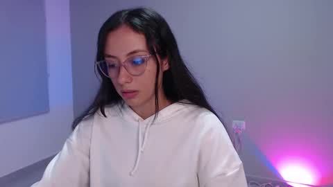 Snapshot of liaa_cute_ chatting on 01.07.26 lia online show from 01.07.26