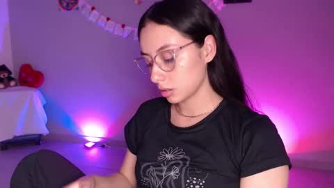 Snapshot of liaa_cute_ chatting on 04.07.26 lia online show from 04.07.26