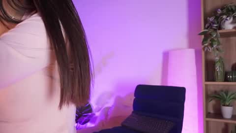 Lia  online show from 04.25.26