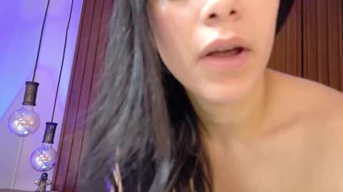 Snapshot of liaacooper_ chatting on 12.18.25 Lia cooper online show from 12.18.25