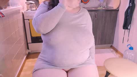 Snapshot of liahsofty chatting on 12.16.24 miss Lia colection for travel online show from 12.16.24