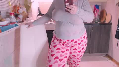 Snapshot of liahsofty chatting on 12.31.24 miss Lia colection for travel online show from 12.31.24