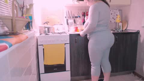 Snapshot of liahsofty chatting on 02.26.25 miss Lia colection for travel online show from 02.26.25