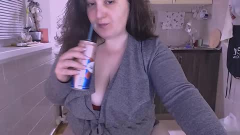 Snapshot of liahsofty chatting on 10.10.25 miss Lia colection for travel online show from 10.10.25