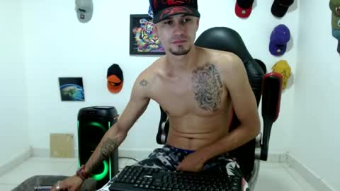 Snapshot of liam_andres12 chatting on 06.18.26 Andres online show from 06.18.26