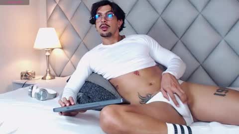 Snapshot of liam_espinoza chatting on 10.20.25 Liam Espinoza online show from 10.20.25