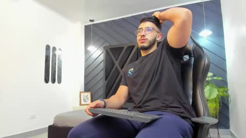 LIAM KLEIN online show from 11.03.25