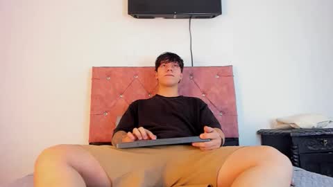 Snapshot of liam_saint chatting on 01.08.26 Call me Lian online show from 01.08.26