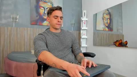 Snapshot of liam_walk chatting on 12.28.24 Liam online show from 12.28.24