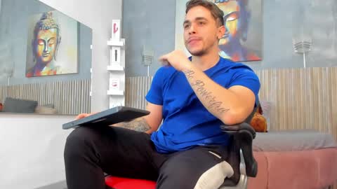 Snapshot of liam_walk chatting on 01.08.25 Liam online show from 01.08.25