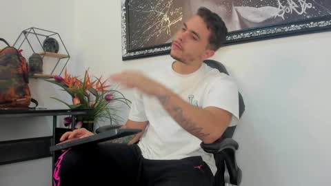 Snapshot of liam_walk chatting on 01.27.25 Liam online show from 01.27.25