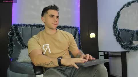 Snapshot of liam_walk chatting on 11.23.25 Liam online show from 11.23.25