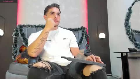 Snapshot of liam_walk chatting on 12.04.25 Liam online show from 12.04.25