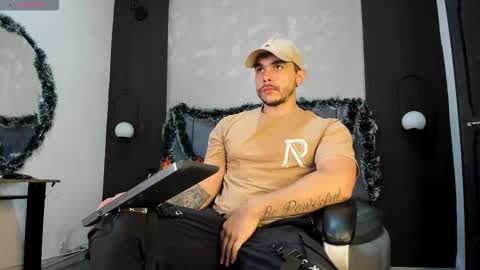 Snapshot of liam_walk chatting on 12.20.25 Liam online show from 12.20.25