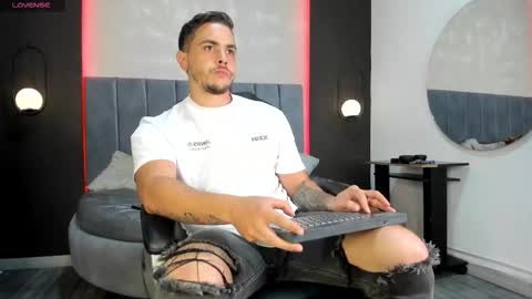 Snapshot of liam_walk chatting on 01.08.26 Liam online show from 01.08.26