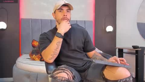 Snapshot of liam_walk chatting on 02.08.26 Liam online show from 02.08.26