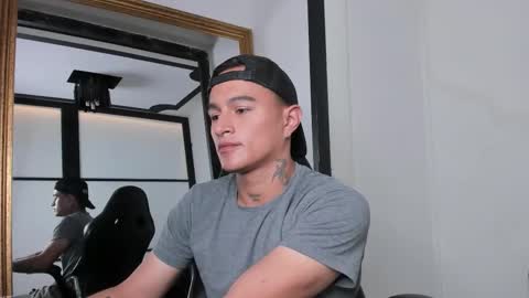 Snapshot of liamdeep_ chatting on 10.02.25 LiamDeep online show from 10.02.25