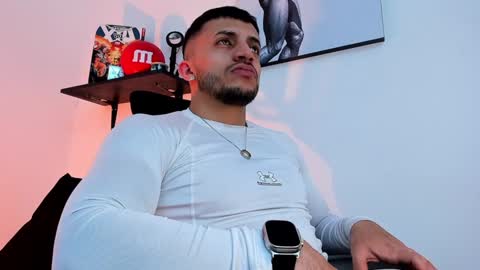 Snapshot of liamreigns_ chatting on 02.06.25 liam online show from 02.06.25