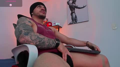 Snapshot of liamreigns_ chatting on 09.22.25 liam online show from 09.22.25