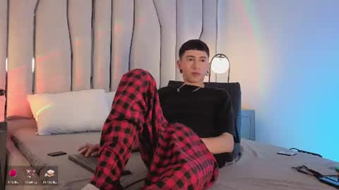 Snapshot of lian_cameron chatting on 06.25.26 lian_cameron online show from 06.25.26