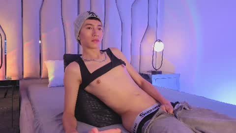 Snapshot of lian_cameron chatting on 06.27.26 lian_cameron online show from 06.27.26