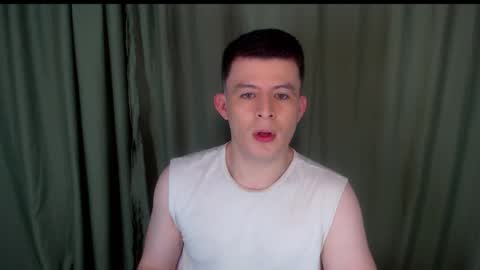 Snapshot of lian_eathan chatting on 10.27.25 lian_eathan online show from 10.27.25