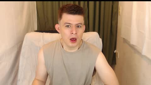 Snapshot of lian_eathan chatting on 11.28.25 lian_eathan online show from 11.28.25