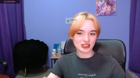 Snapshot of liana_kisses chatting on 01.16.25 Little Liana  online show from 01.16.25