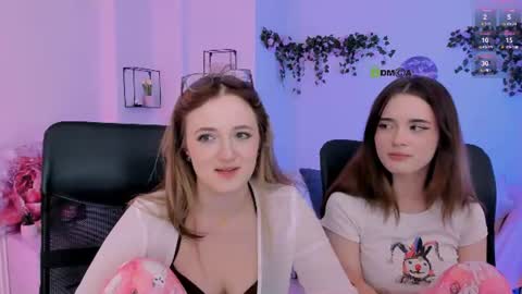 Snapshot of liana_kisses chatting on 07.28.26 Little Liana online show from 07.28.26