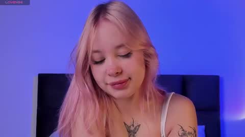 Snapshot of lianaughtybaker chatting on 06.12.26 Lia online show from 06.12.26