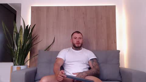 lianjones9 online show from 01.05.25