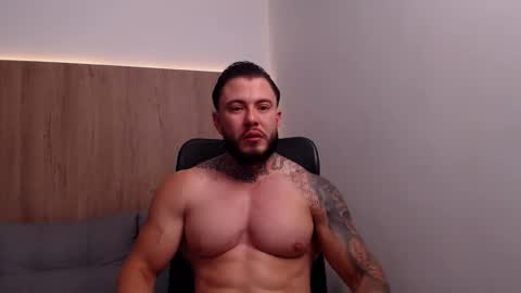 Snapshot of lianjones9 chatting on 11.16.25 lianjones9 online show from 11.16.25