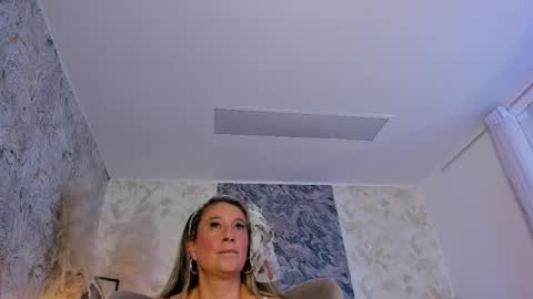 Snapshot of liannaa_ chatting on 03.10.26 Lian online show from 03.10.26