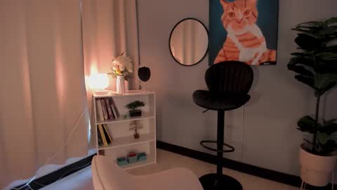 Snapshot of liapearce chatting on 10.28.25 Lia online show from 10.28.25