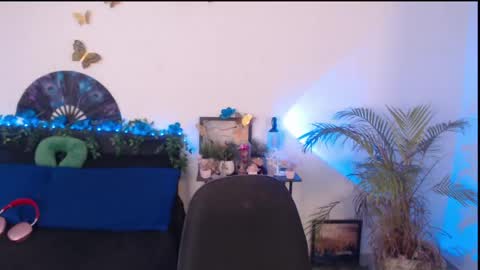 Snapshot of liascarlett chatting on 05.16.26 LiaScarlett online show from 05.16.26