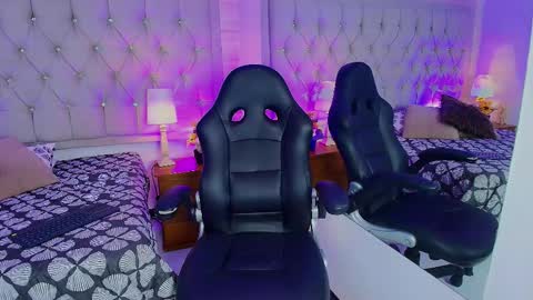 Snapshot of liathompson_fg chatting on 03.09.26 Lia online show from 03.09.26