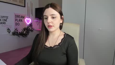 Snapshot of liawoow chatting on 10.21.25 Lia online show from 10.21.25