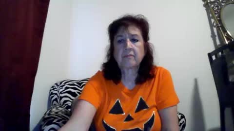 Snapshot of librawoman chatting on 10.27.25 librawoman online show from 10.27.25