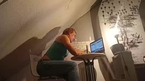 Snapshot of lieselotje chatting on 10.22.25 lieselotje online show from 10.22.25