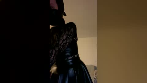 Snapshot of liferacw chatting on 12.19.25 SofieXxxDoll online show from 12.19.25