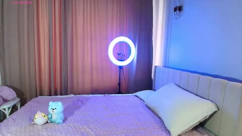 Snapshot of lihnpham chatting on 11.22.25 Lihn Pham online show from 11.22.25