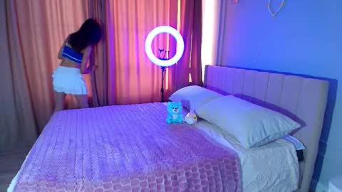 Snapshot of lihnpham chatting on 11.23.25 Lihn Pham online show from 11.23.25