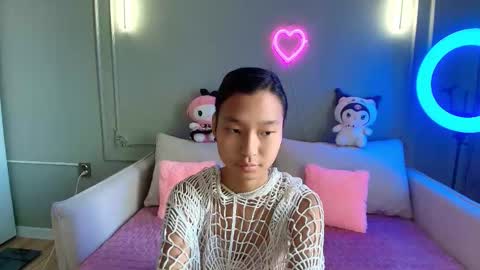 Snapshot of lihnpham chatting on 11.30.25 Lihn Pham online show from 11.30.25