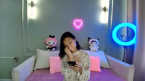 Snapshot of lihnpham chatting on 12.01.25 Lihn Pham online show from 12.01.25