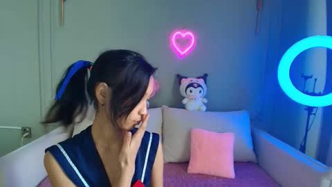 Snapshot of lihnpham chatting on 12.03.25 Lihn Pham online show from 12.03.25