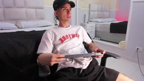 Snapshot of liiamhudson_ chatting on 02.05.25 L I I A M online show from 02.05.25